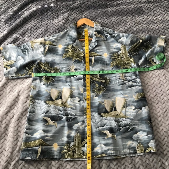Hawaiian Shirt Men’s size XL Grey/Green with Palm Trees and Boats. - Picture 4 of 5